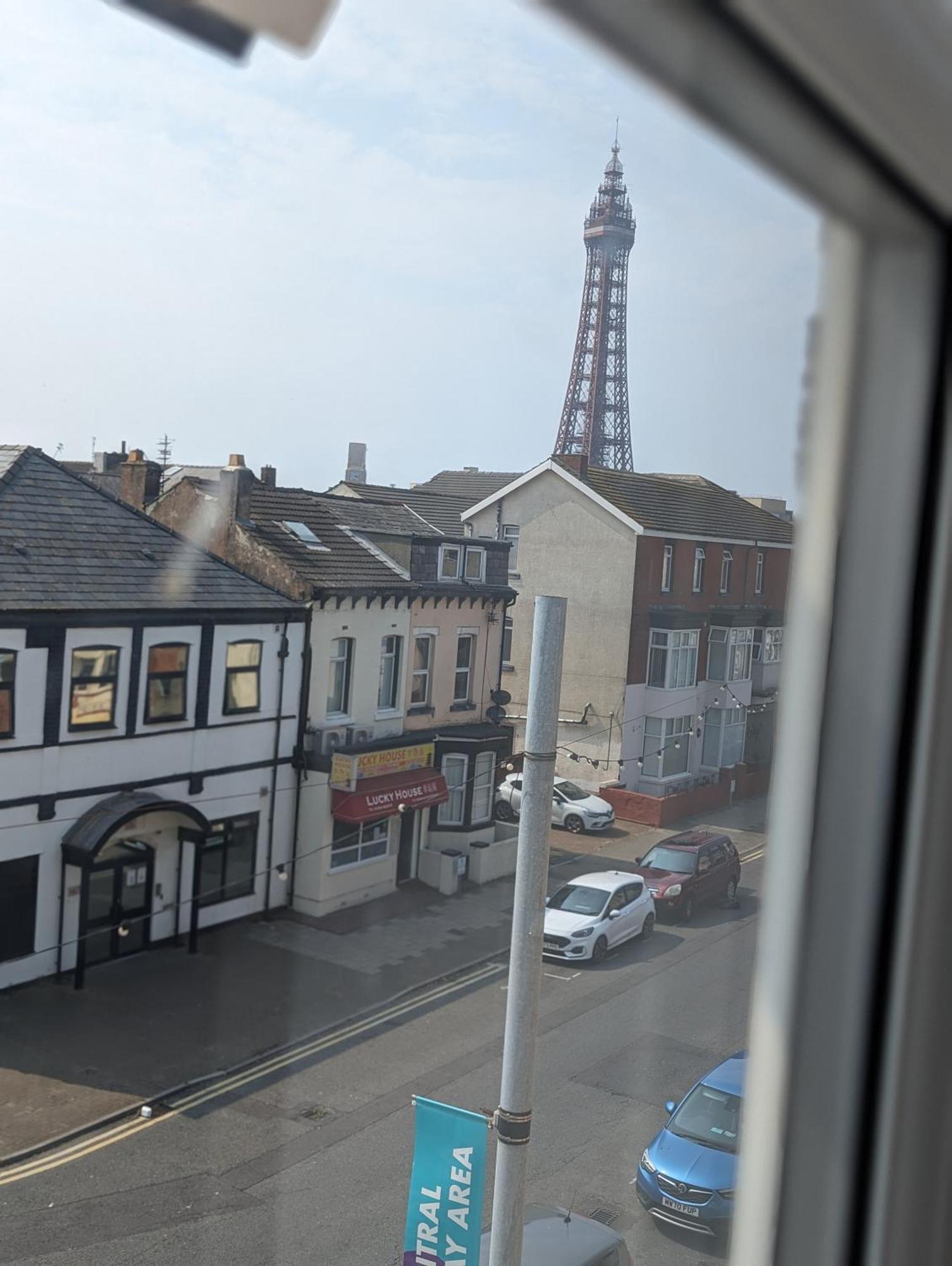 Bed and Breakfast Wonky Towers Blackpool Esterno foto